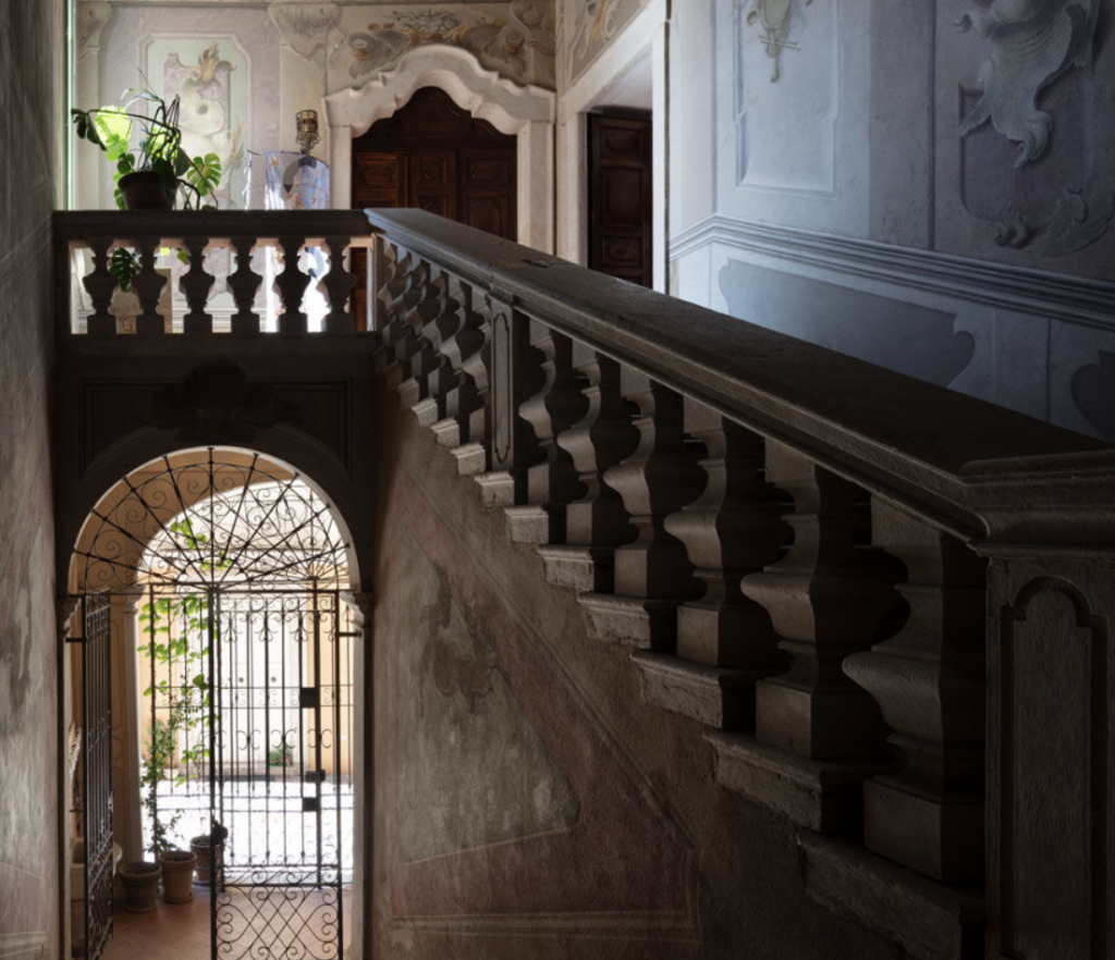 Un palazzo storico di Brescia continua a ospitare artisti internazionali. Intervista a Uffe Isolotto