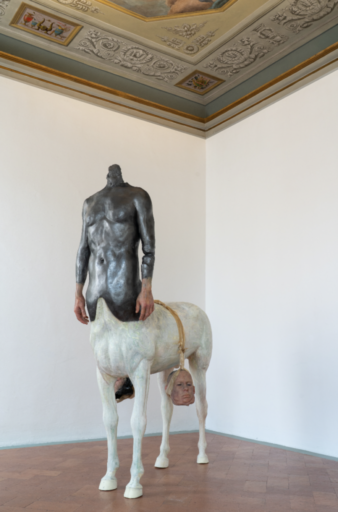 Un palazzo storico di Brescia continua a ospitare artisti internazionali. Intervista a Uffe Isolotto