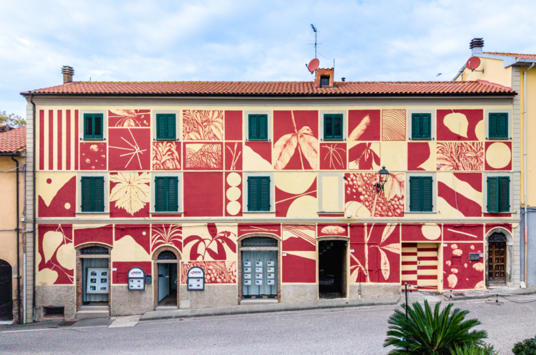 Il murales di Tellas a Riparbella