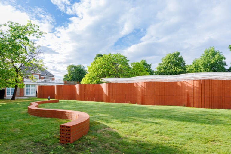Un nuovo progetto rivoluziona il&nbsp;Serpentine Pavilion&nbsp;di&nbsp;Londra:&nbsp;&egrave; dello studio messicano&nbsp;LANZA atelier