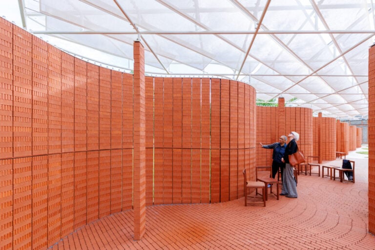 Un nuovo progetto rivoluziona il&nbsp;Serpentine Pavilion&nbsp;di&nbsp;Londra:&nbsp;&egrave; dello studio messicano&nbsp;LANZA atelier