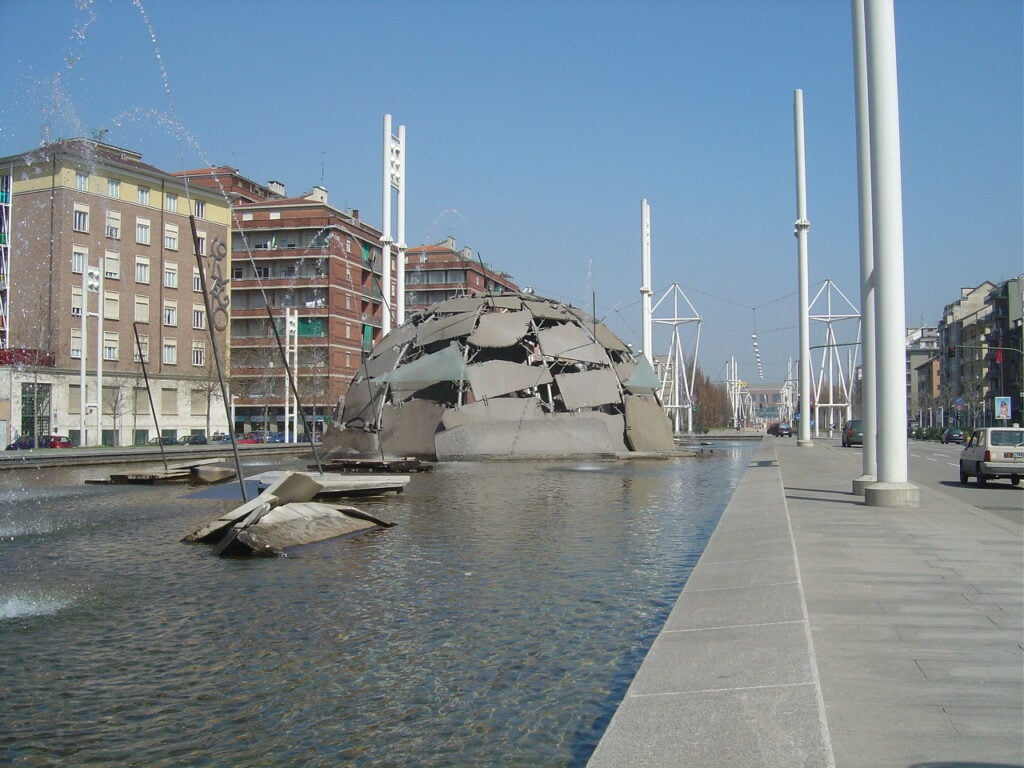 Fontana Igloo di Mario Merz a Torino, di Ravanellidiciamo, via wikipedia 