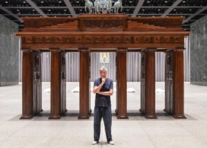 Inaugura una grande mostra di Maurizio Cattelan in Germania