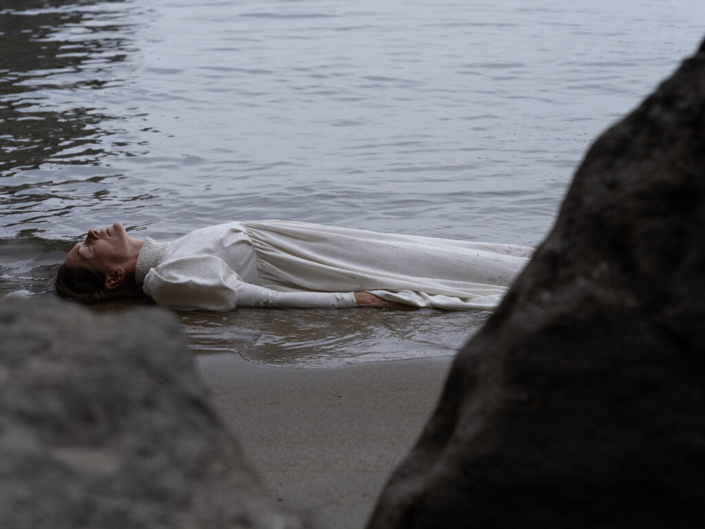 Julia Krahn – Ursprung & Untergang. Al crepuscolo una favola!
