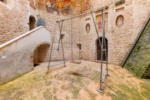 Veduta dell'allestimento &ldquo;Dove finisce la citt&agrave;&rdquo;, a cura di Alex Urso. Forte Malatesta, Ascoli Piceno (Premio Sparti 2026). Ph: Marco Biancucci