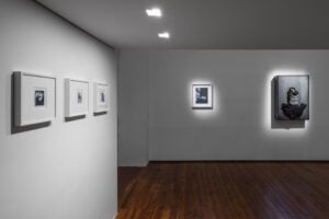 I grandi artisti Kounellis e Warhol insieme in una mostra a Milano: una condivisa spiritualità 