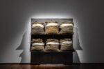 Veduta della mostra "KOUNELLIS _ WARHOL. La messa in scena della tragedia umana", Galleria Fumagalli, Milano, 2025. Foto Guido Rizzuti. Courtesy Galleria Fumagalli