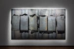 Veduta della mostra "KOUNELLIS _ WARHOL. La messa in scena della tragedia umana", Galleria Fumagalli, Milano, 2025. Foto Guido Rizzuti. Courtesy Galleria Fumagalli