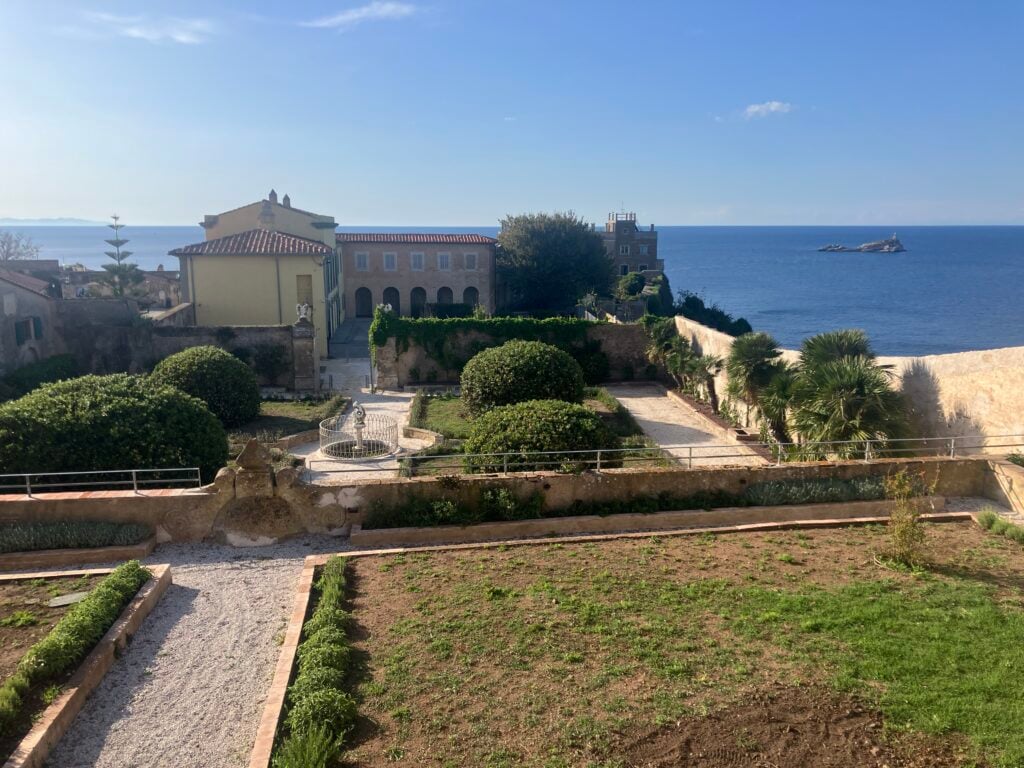 “Pro tempore”, il viaggio in mare dell’artista Luca Vitone, Villa Napoleone, il giardino, Isola d'Elba