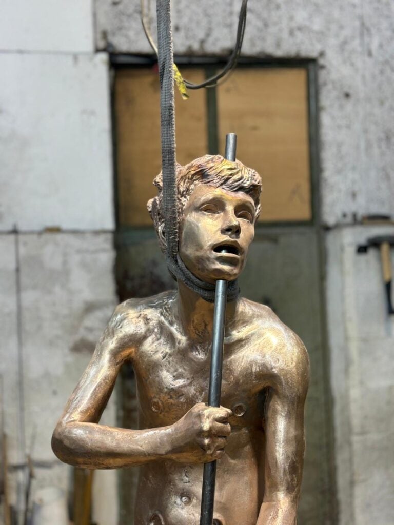 Un palazzo storico di Brescia continua a ospitare artisti internazionali. Intervista a Uffe Isolotto