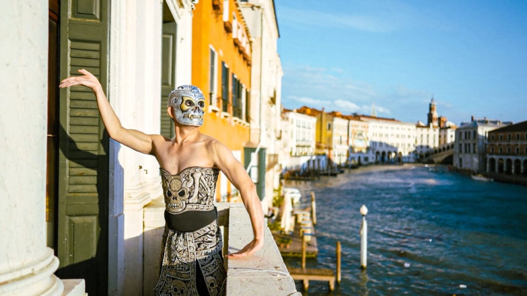 C’è una mostra dedicata al mare ma allestita in un palazzo sulla laguna di Venezia 