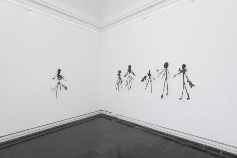 Installation view della mostra &ldquo;Le 3:17&rdquo; di Lucia Leuci presso la Galleria Eugenia Delfini, Roma, 9 maggio &ndash; 4 luglio, 2026. Foto di Giorgio Benni. Courtesy l&rsquo;artista e Galleria Eugenia Delfini