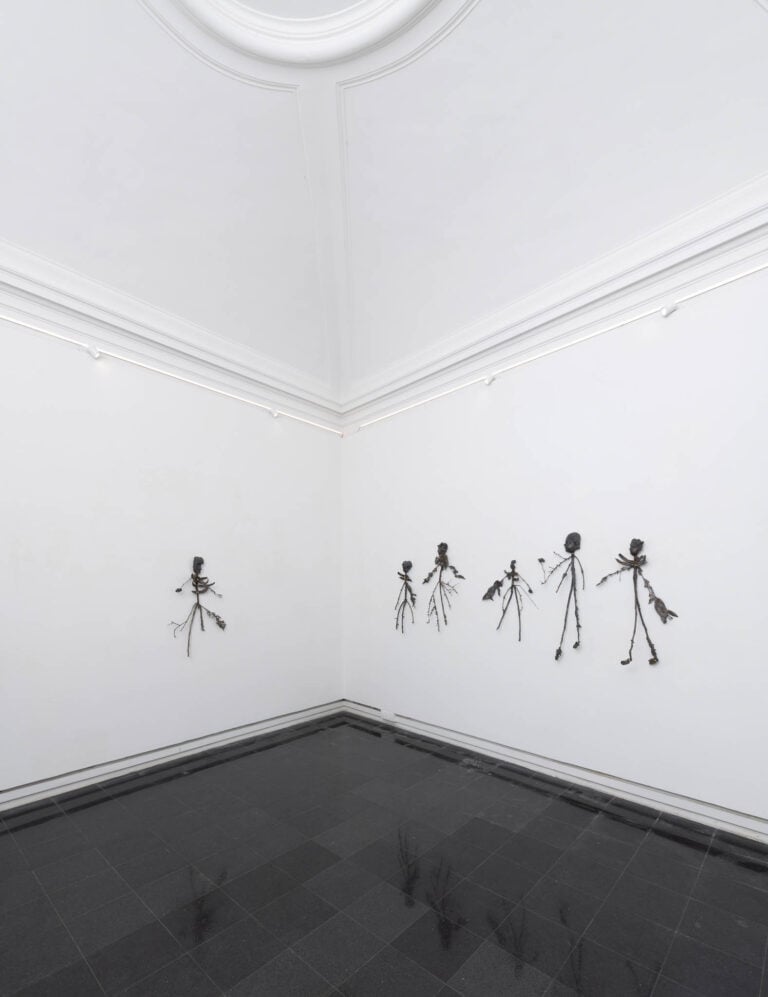 Installation view della mostra &ldquo;Le 3:17&rdquo; di Lucia Leuci presso la Galleria Eugenia Delfini, Roma, 9 maggio &ndash; 4 luglio, 2026. Foto di Giorgio Benni. Courtesy l&rsquo;artista e Galleria Eugenia Delfini