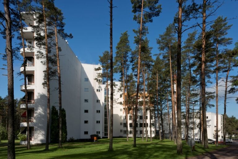 Paimio Sanatorium 1929&ndash;33. Backside fa&ccedil;ade. Photo Maija Holma &copy; Alvar Aalto Foundation.
