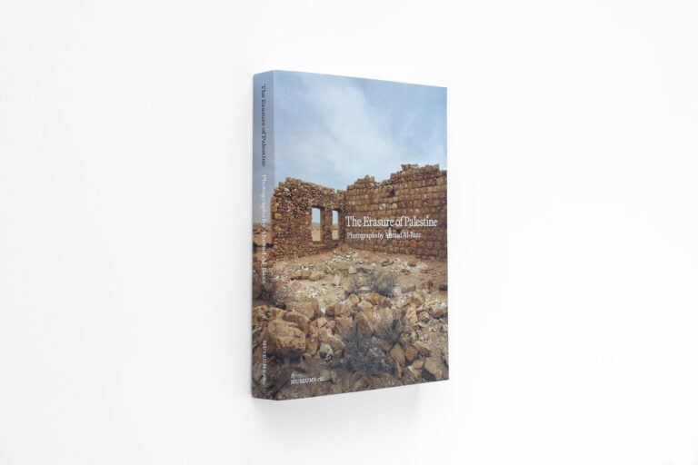 Il libro fotografico "The Erasure of Palestine"