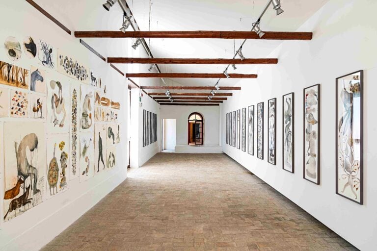 Veduta della mostra "Idoli Pedemontani" di Denis Riva