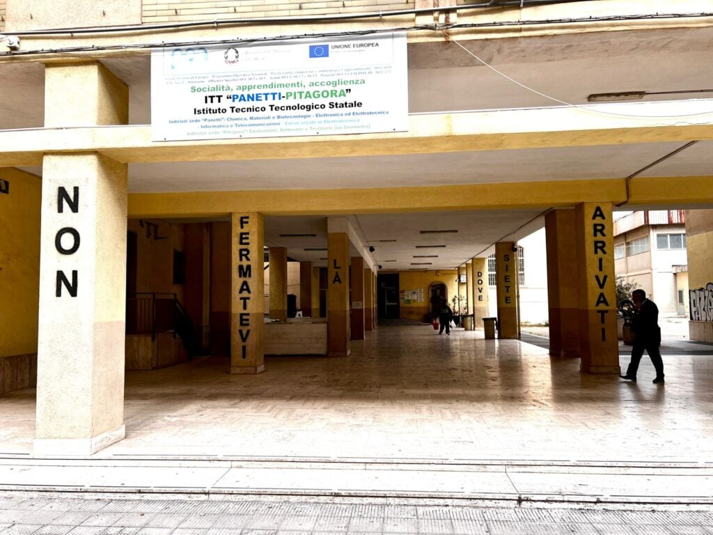 Michele Giangrande, opera permanente all'ITT Panetti, Pitagora di Bari, installation view