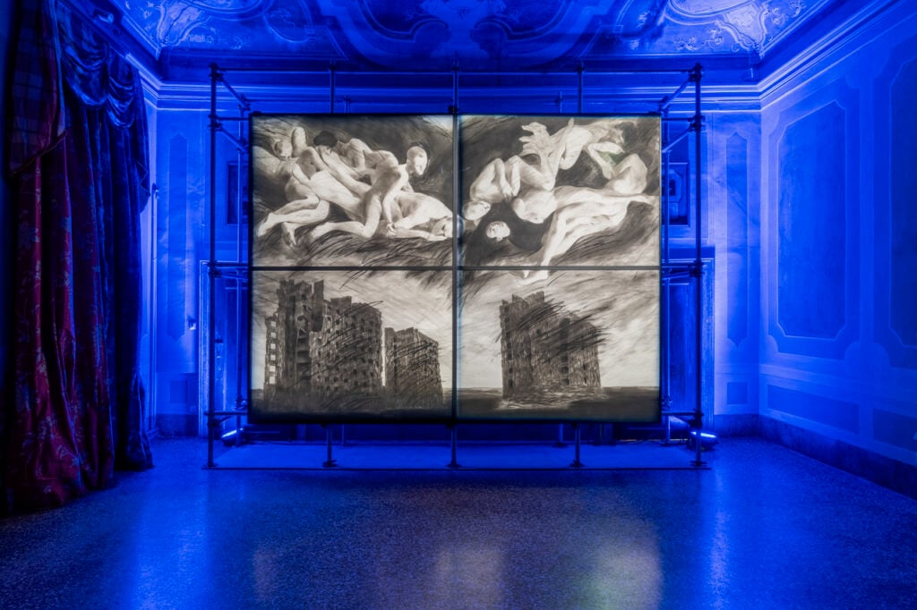 Questa mostra a Venezia racconta bellezza e resilenza malgrado le guerre