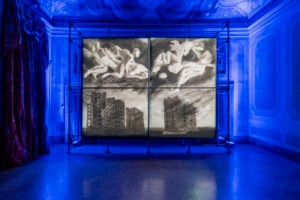 Questa mostra a Venezia racconta bellezza e resilenza malgrado le guerre