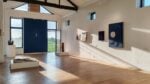 Nel centro d’arte della campagna del Monferrato una mostra fa dialogare ceramiche, paesaggio e ricordi