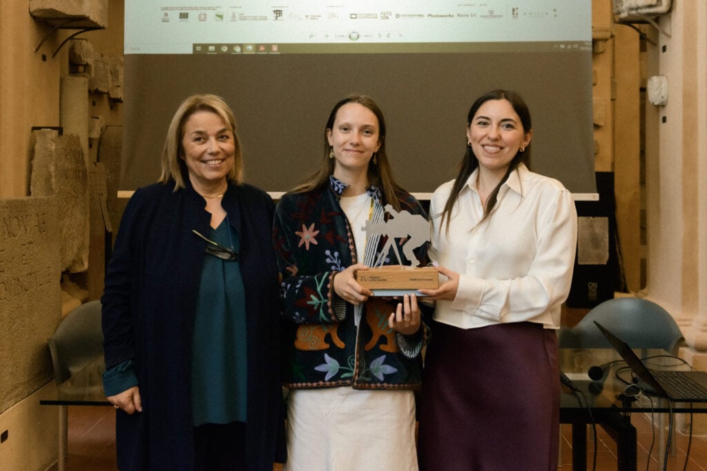 Tra fotografia e scienza. Intervista alla vincitrice del premio Giovane Fotografia Italiana 2026 