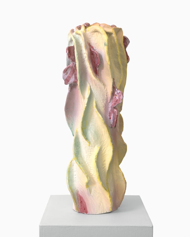 Alessandro Roma, L'Apparente, svelando, 2026 glazed ceramic 45 x 20 cm, photo Manuel Montesano, courtesy CAR Gallery, Bologna