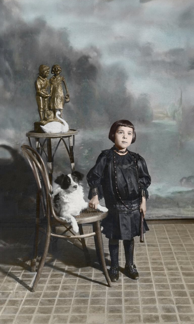 Dare nuova vita a cartoline d&rsquo;epoca trovate nei mercatini. Succede in una mostra a Milano