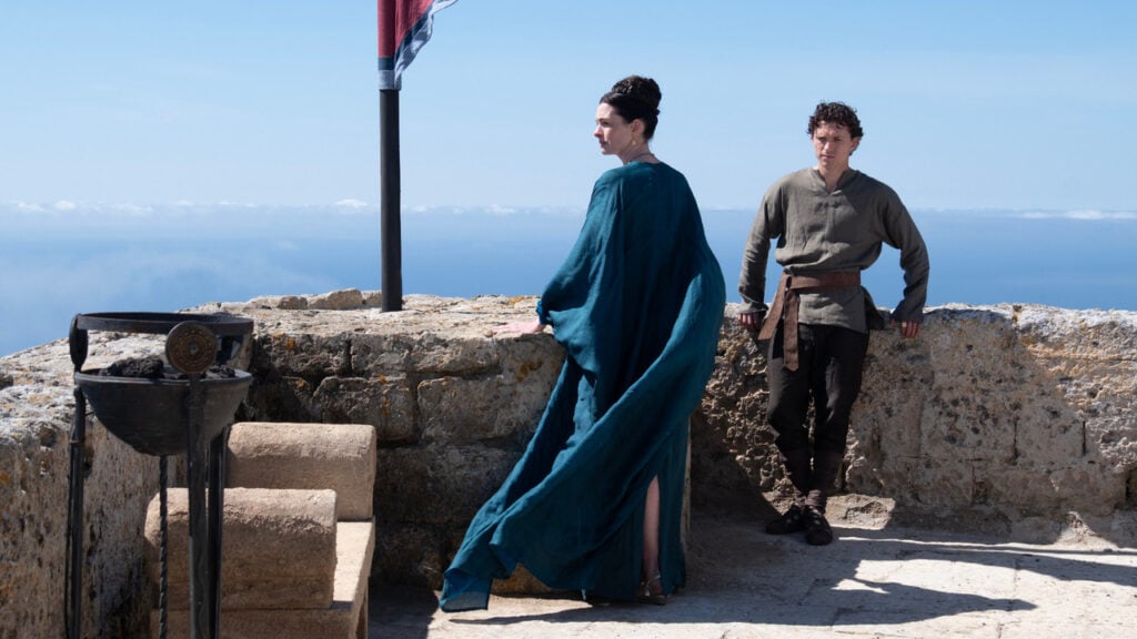 Anne Hathaway e Tom Holland interpretano Penelope e Telemaco nell'Odissea di Nolan al castello di Santa Caterina di Favignana