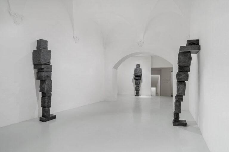 Antony Gormley - WHAT HOLDS US 2026, exhibition view GALLERIA CONTINUA, San Gimignano. Copyright: &copy; the Artist. Photo: Ela Bialkowska, OKNO Studio Antony Gormley e Nikhil Chopra alla Galleria Continua