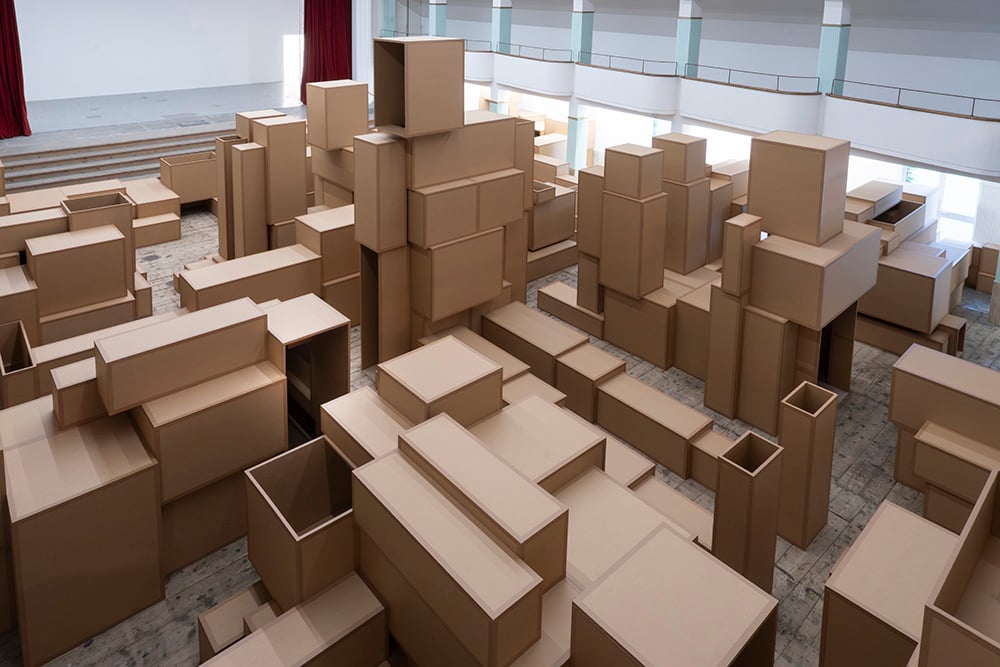 Antony Gormley, INNERCITY 2026, cardboard, 15 figures, variable dimensions. Copyright: © the Artist. Photo: Ela Bialkowska, OKNO Studio