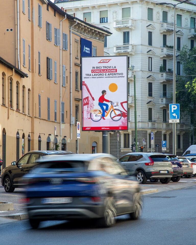 IGPDecaux bikeMi Vertical Led Milano