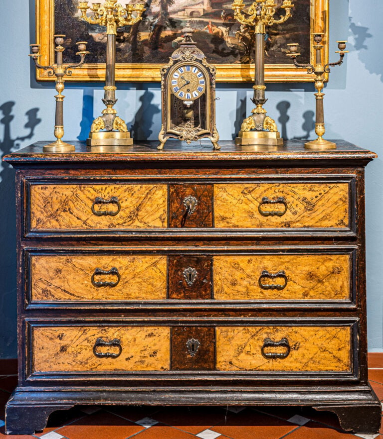 Cassettone marchigiano, epoca Luigi XIV