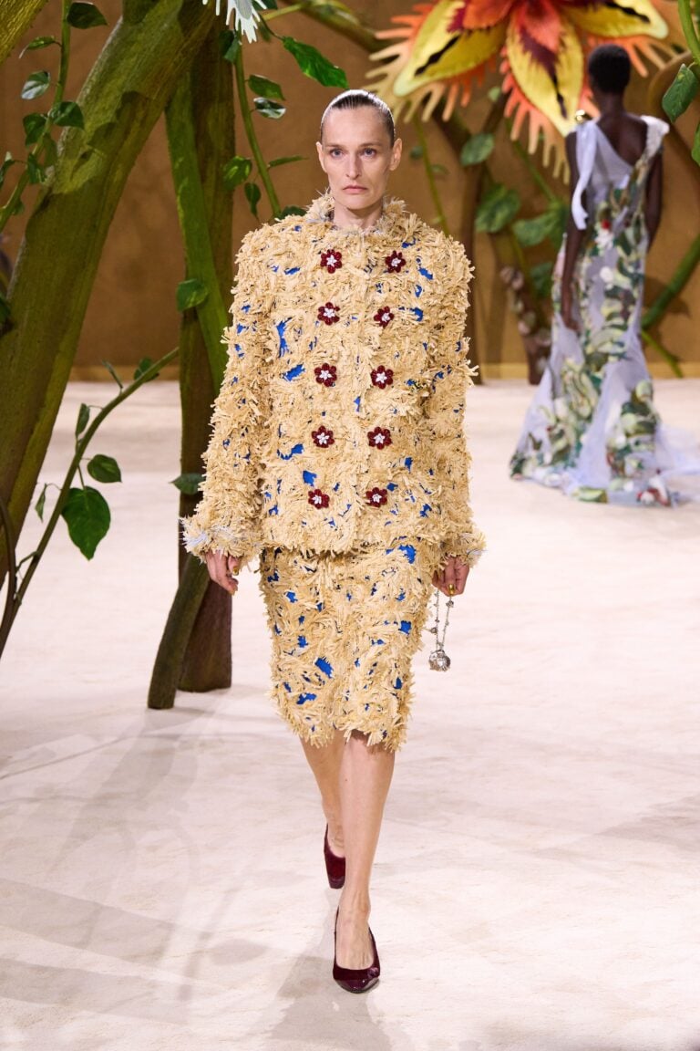Alle sfilate di Parigi &egrave; andata in scena la forma pi&ugrave; nobile della moda: quella tra arte e storia&nbsp;