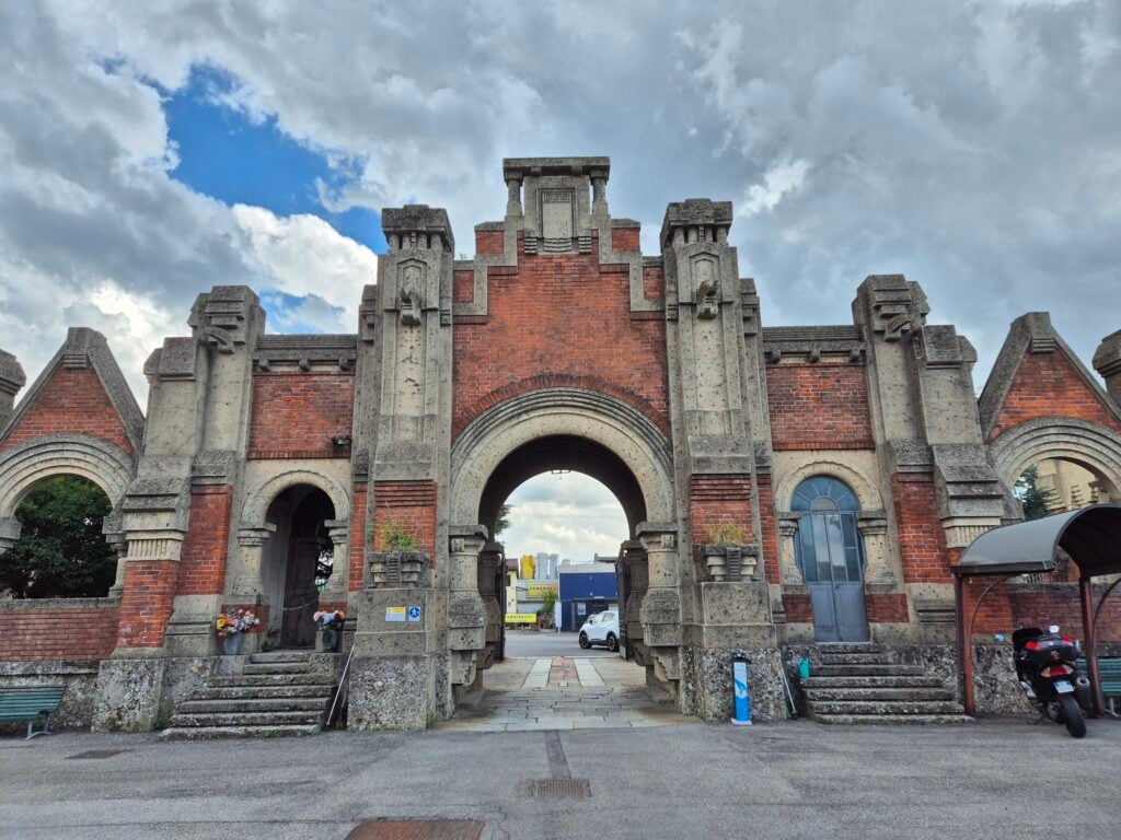 Cimitero di Greco, Milano