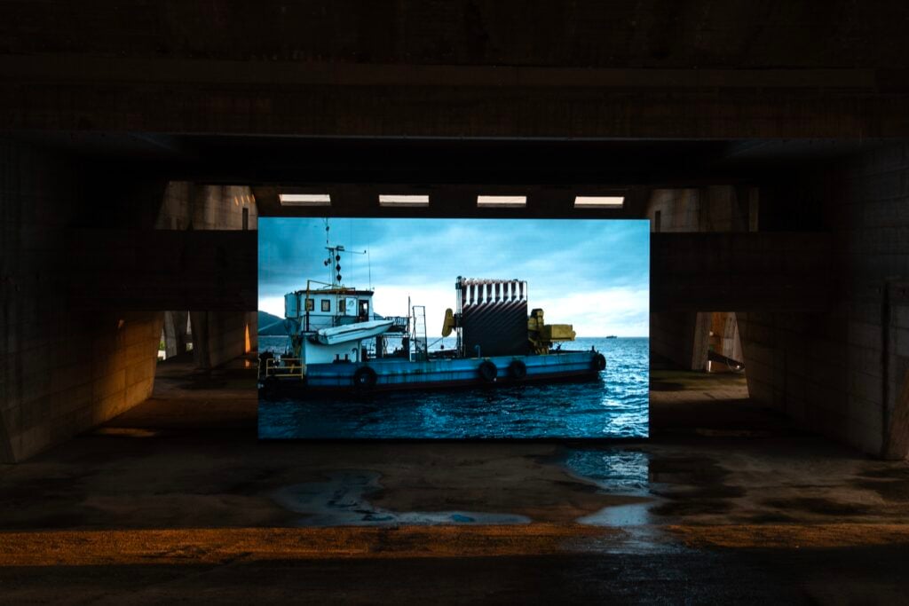 Dal mare, dialoghi con la città frontale. MASBEDO, Adrian Paci, Teatro di Pietro Consagra, Gibellina, 2026. Photo Gaia Giardina