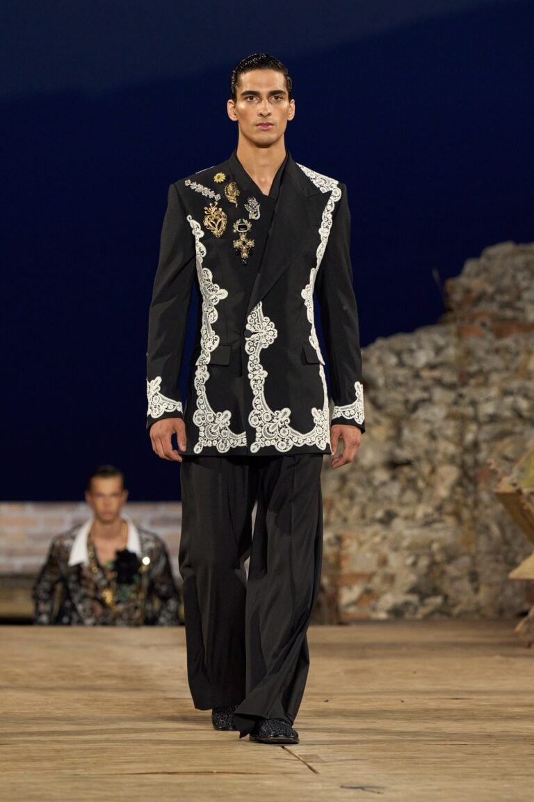 Dolce&Gabbana in Sicilia sfilano a Taormina e Giarre: abiti e gioielli come opere d&rsquo;arte