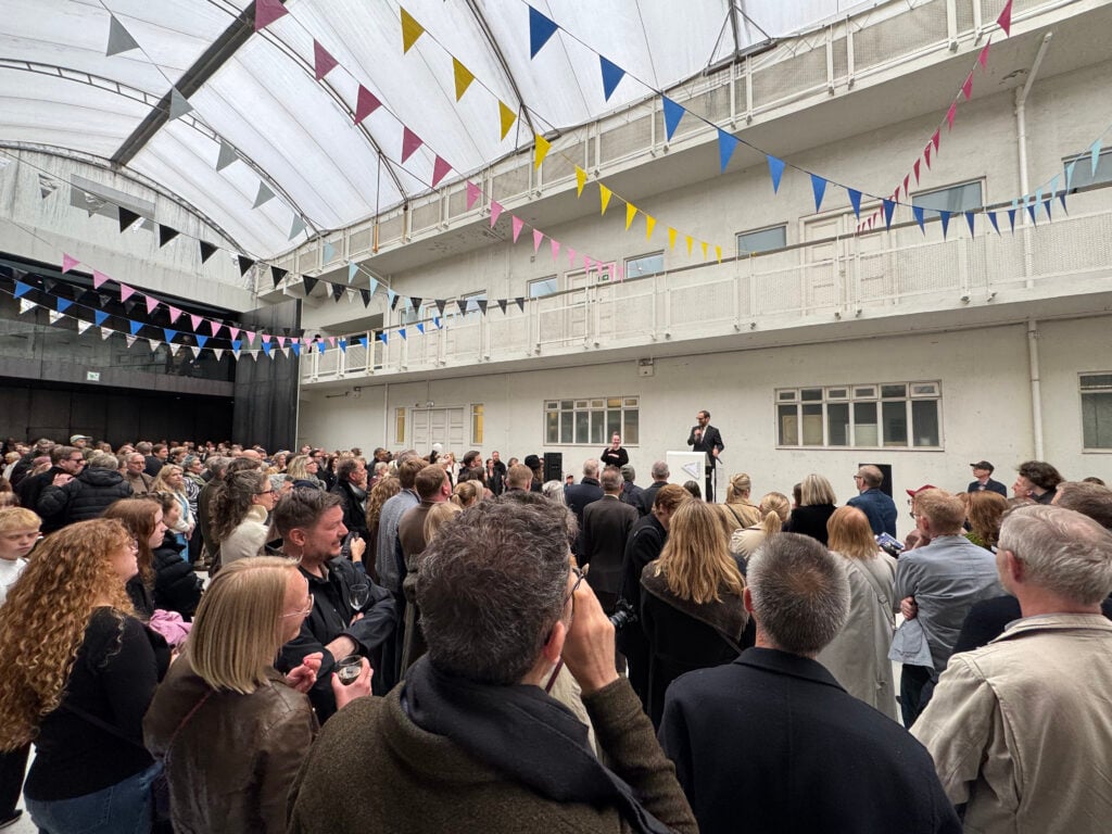 Nella capitale d’Islanda si svolge un grande festival di arte e musica. Il racconto