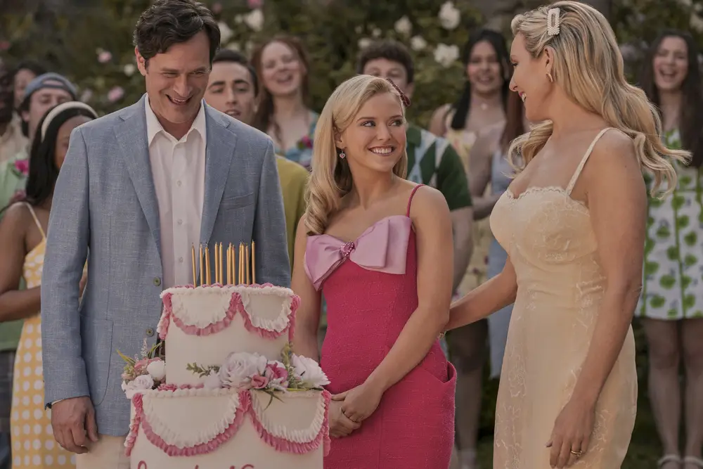 Perché le serie tv di Hollywood tornano alle origini dei personaggi? Da Elle Woods a Mercoledì
