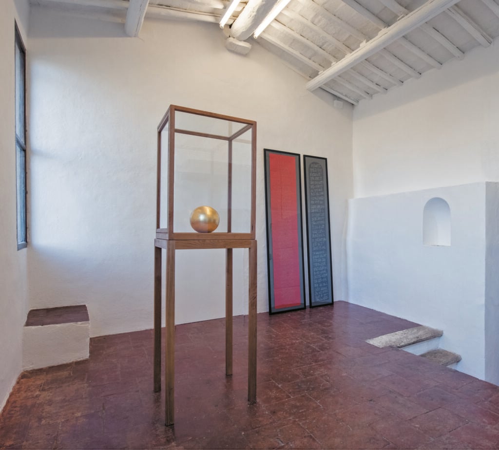 Eugenia Vanni, Museo d'Inverno, veduta della mostra "Maurizio Nannucci featuring James Lee Byars" 2016. Foto Cinzia Jovine