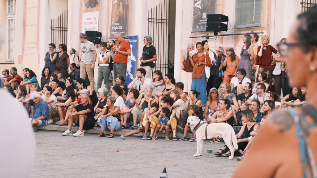 Festival Fuori Formato Genova, Pubblico in Piazza De Ferrari ph.Giorgia Di Gregorio (2)