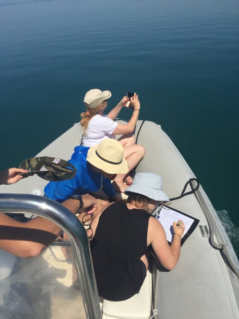 Viaggiare per imparare. I partecipanti al progetto Ionian Dolphin Project. Crediti Istituto Tethys