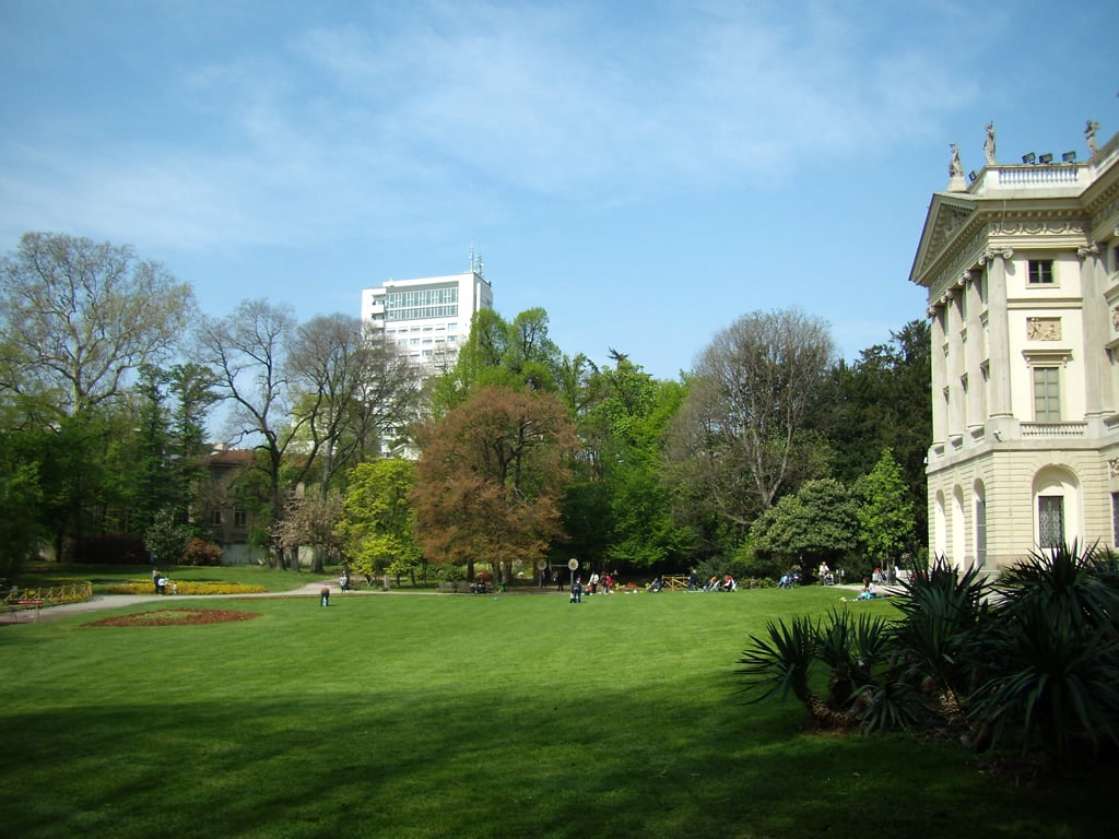 A Milano c’è un giardino pubblico dove gli adulti possono entrare solo se accompagnati dai bambini. Dal Comune 2 milioni per valorizzarlo