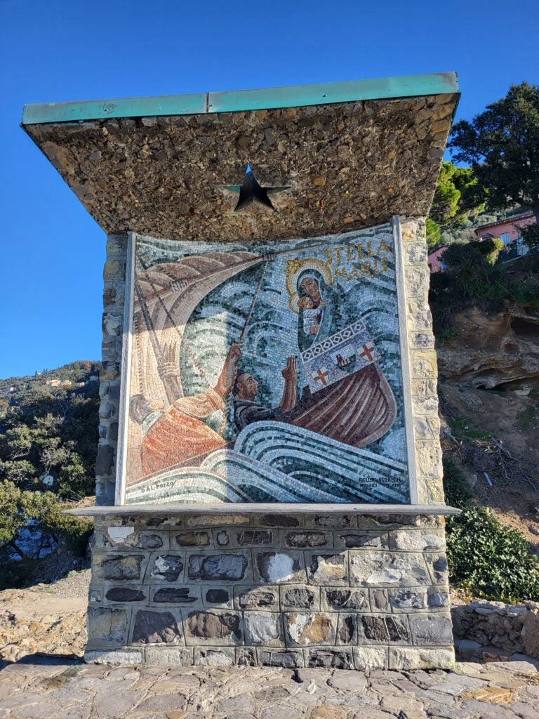 Il mosaico della Stella Maris a Punta Chiappa, dove termina la processione della stella maris