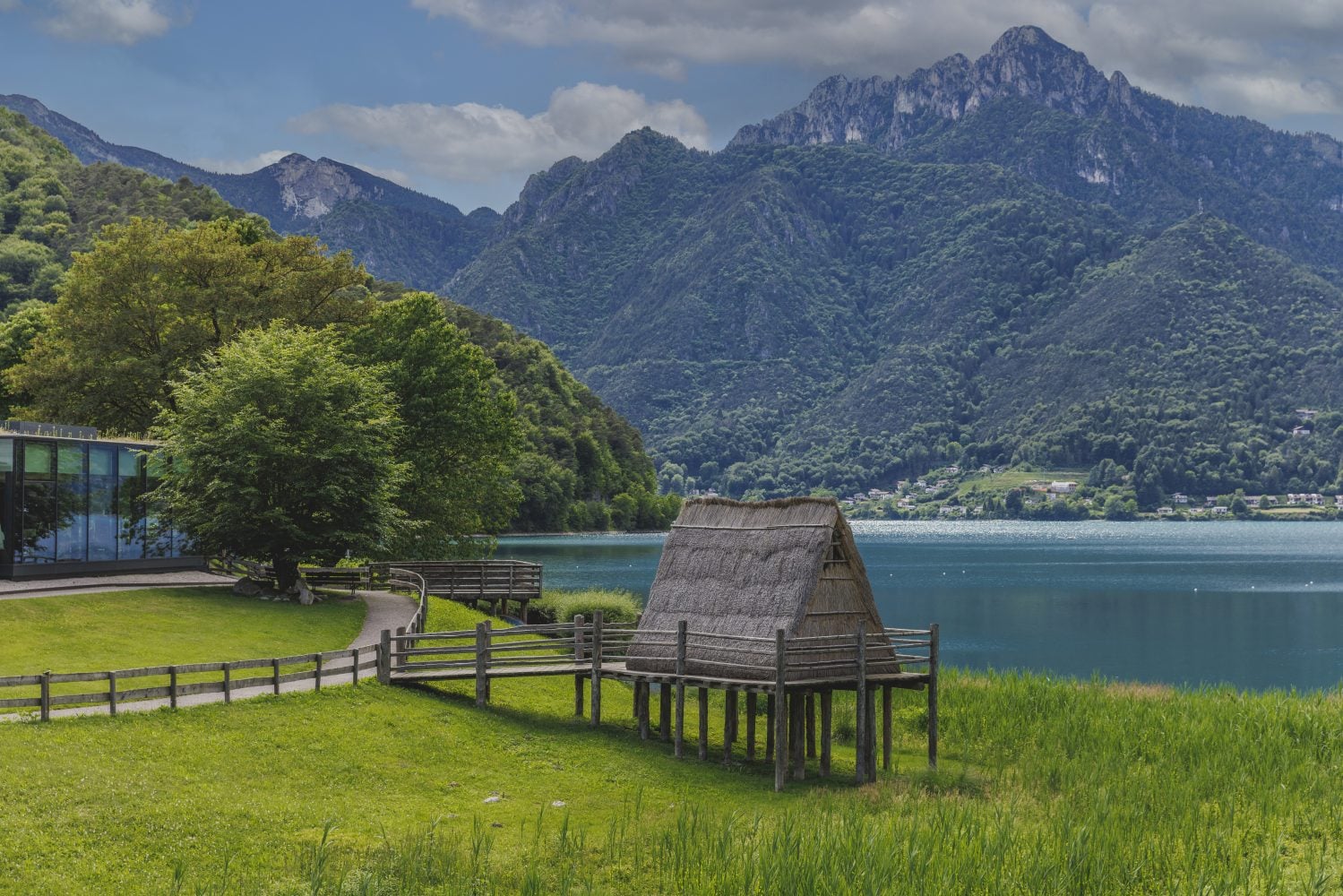 https://www.artribune.com/wp-content/uploads/2026/07/il-museo-delle-palafitte-sul-lago-di-ledro.jpg