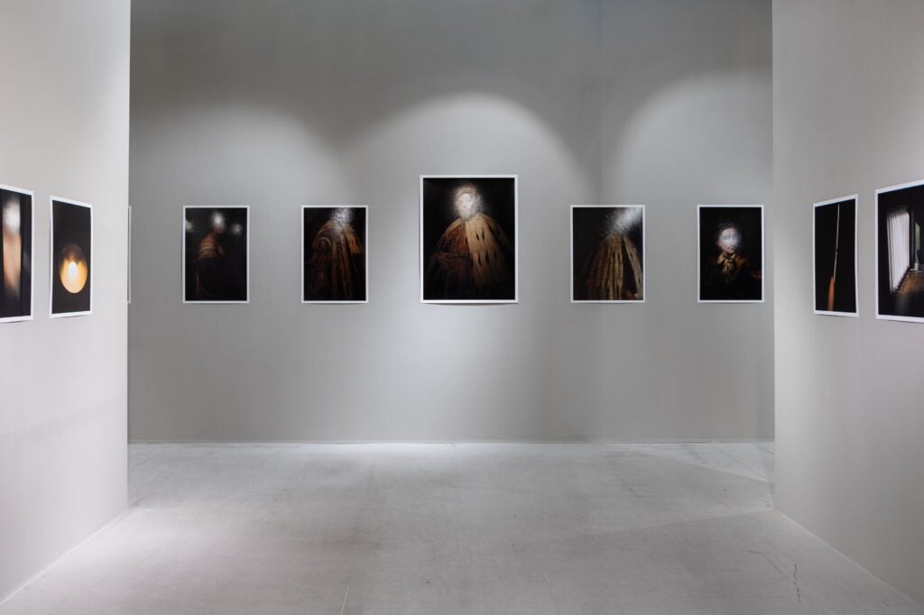 Ila Bêka, Fotoni, installation view, Magazzino delle Idee, Trieste, 2026. Photo Camilla Bach