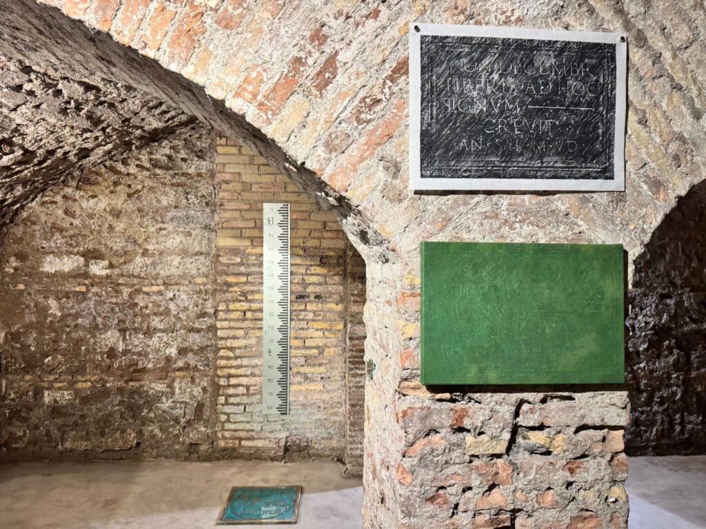 Installation view della mostra "RVO. Luca Di Luzio ed Edoardo Servadio" da SUPERNOVA a Roma