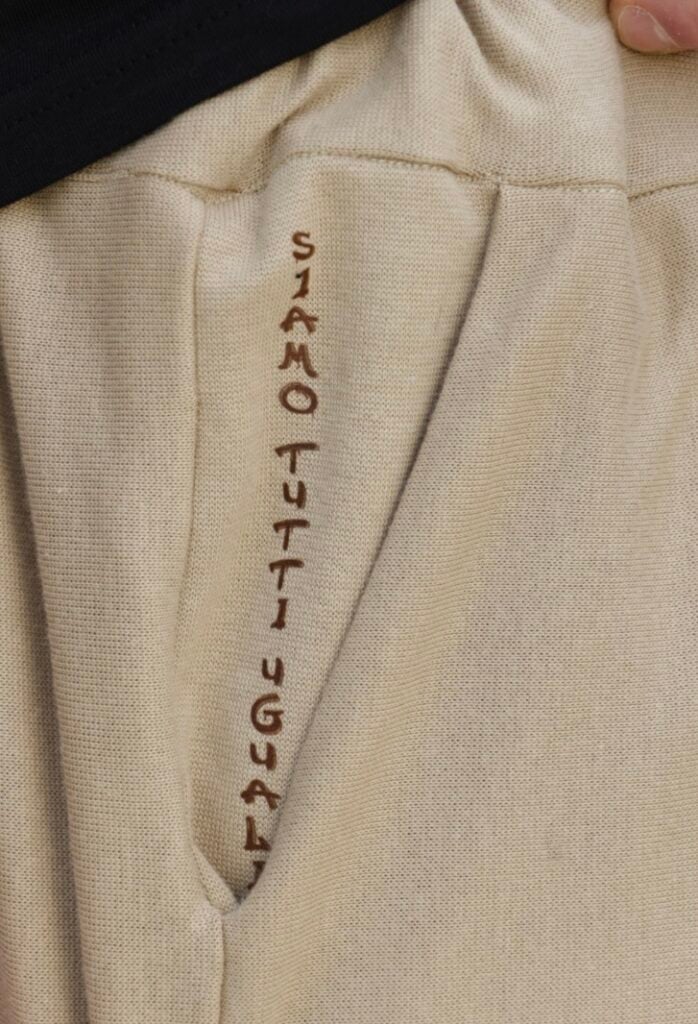 Il dettaglio di un capo di AnJoy