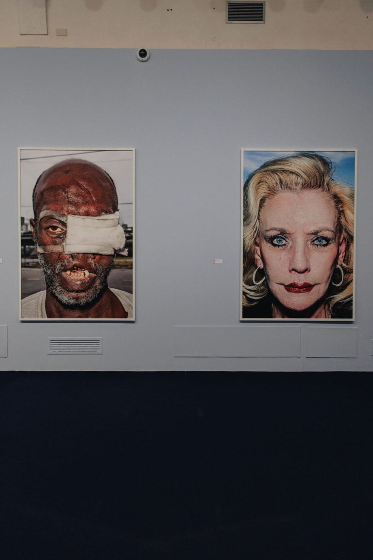 Bruce Gilden, Installation View Brescia, FBM &copy;erikaserio