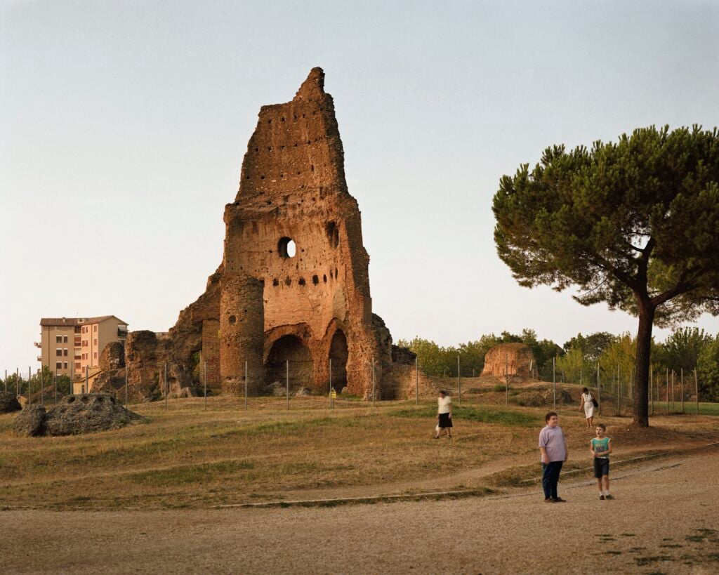 Joel Sternfeld, Il Grande Ninfeo della Villa dei Gordiani, Roma, agosto 1990 © Joel Sternfeld
