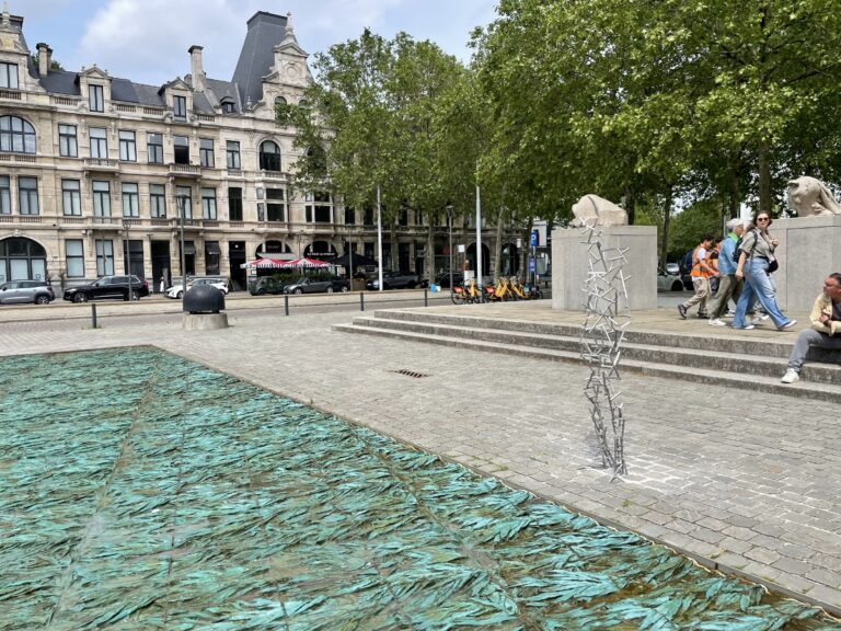 La mostra &ldquo;Geestgrond&rdquo; di Antony Gormley al KMSKA di Anversa, gl spazi esterni photo Claudia Giraud